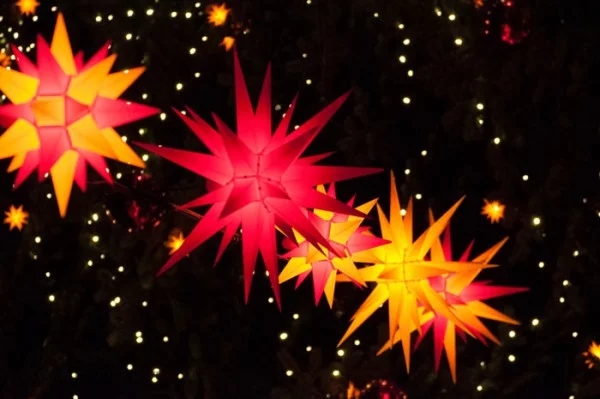 Soester Weihnachtsmarkt -Marktplatz mit Sternen