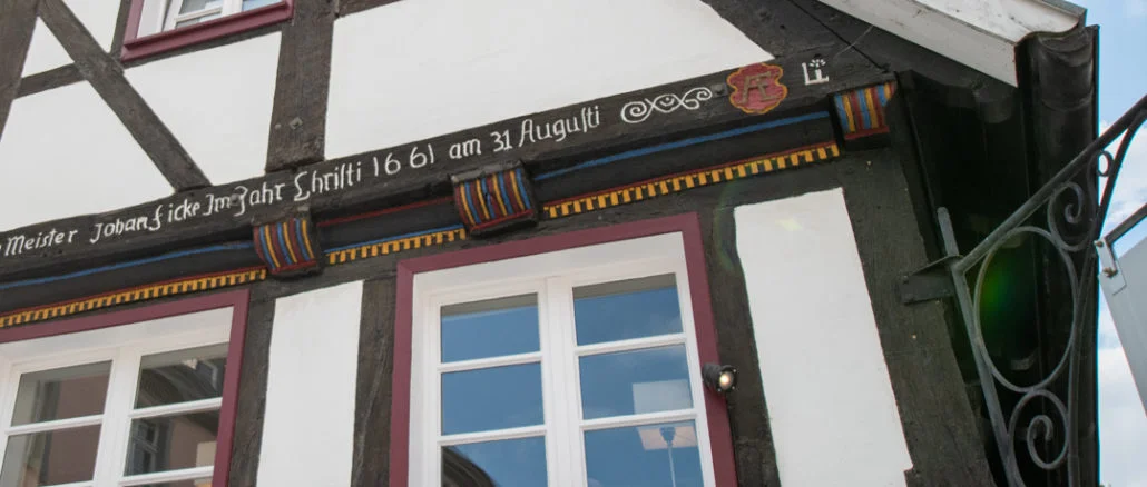 Fachwerk in Soest am Vreithof Li Schnitzerei