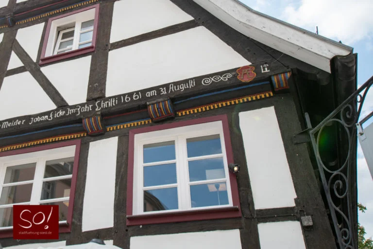 Fachwerk in Soest am Vreithof Li Schnitzerei