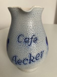 Viertelliter Weinkrug aus Café Aecker Soest
