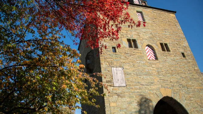 Besondere Stadtführung im Herbst in Soest Das Osthofentor