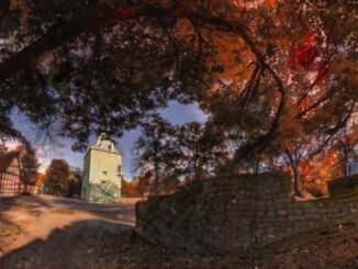 Der erste Kontakt für Ihre Stadtführung in Soest - Das Osthofentor im Herbst, Fotomontage ©Werner Tigges