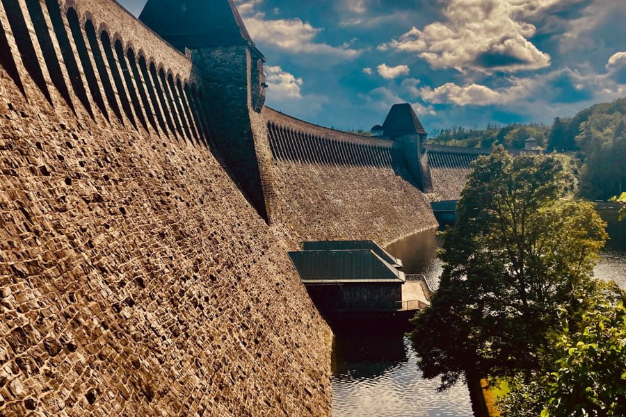 Möhnesee Sperrmauer mit einer Stadtführung in Soest ©Werner Tigges