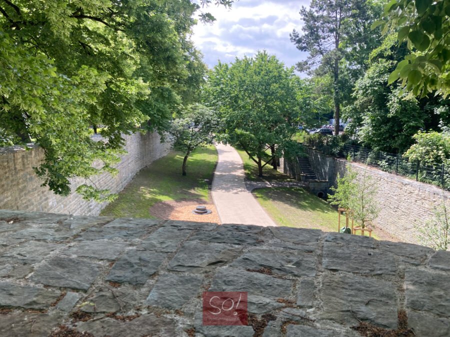 Am Freiligrathwall in Soest-Lieblingsort auf dem Wall bei meiner Stadtführung, Blick von der Mühlenbastion in die Gräfte ©Werner Tigges