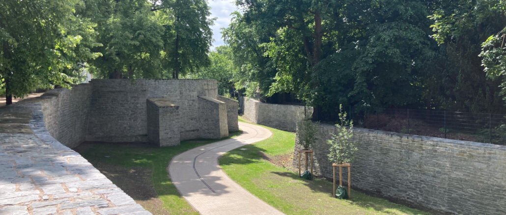 Am Freiligrathwall in Soest-Detailaufnahme von der Mühlenbastion in die Gräfte ©Werner Tigges Am Freiligrathwall in Soest-Detailaufnahme von der Mühlenbastion in die Gräfte ©Werner Tigges