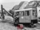 Bagger bei Straßenbauarbeiten im Grimmelshausenweg in Soest, historische Aufnahme